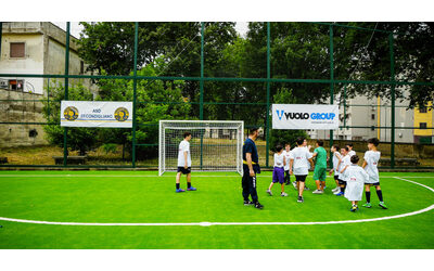 Fondazione FQ, grazie alle donazioni riapre il campetto da calcio di Secondigliano. Gratteri: “Un dono da preservare”