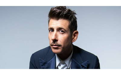 Francesco Gabbani: “Sanremo 2025? La gara si è spostata più sul personaggio che sulla canzone.  L’autotune andrebbe eliminato, ma poi molti non potrebbero cantare dal vivo”
