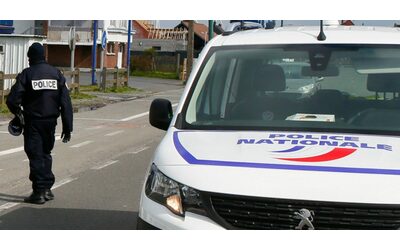 Francia, bambina di 11 anni rapita all’uscita da scuola e uccisa a coltellate: il suo corpo ritrovato in un bosco