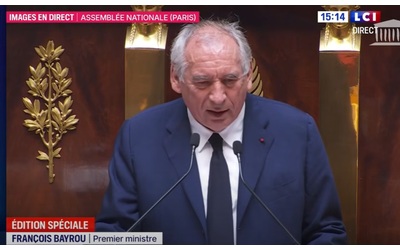 Francia, il governo Bayrou verso la sfiducia. Il discorso del premier: “Potete rovesciarmi, ma non cancellare la realtà. Urgente ridurre il debito”