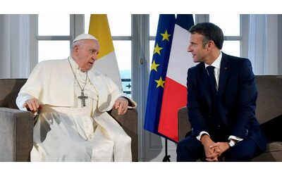 Francia, il Papa snobba Notre-Dame e si reca ad Ajaccio. I corsi gongolano, Macron meno, ma incontrerà lo stesso Francesco