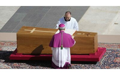 Funerali Papa Francesco, boom di ascolti e record con il 70% di share sulle reti generaliste