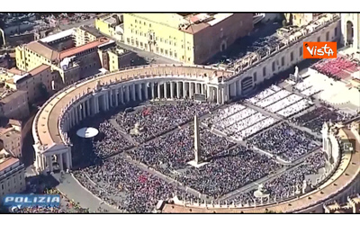 Funerali Papa Francesco, migliaia di persone in via della Conciliazione e piazza San Pietro: le impressionanti immagini dall’alto