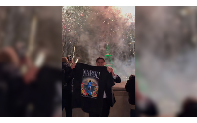 Fuochi d artificio davanti alla Torre Eiffel per promuovere il documentario sul Napoli denunciato youtuber francese Video