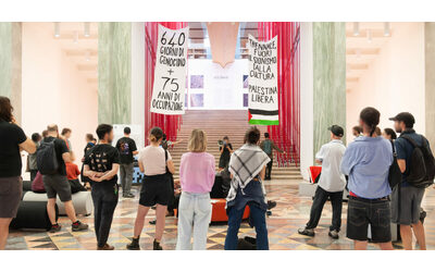 “Fuori il sionismo dalla cultura”: il blitz del collettivo Galassia in Triennale a Milano