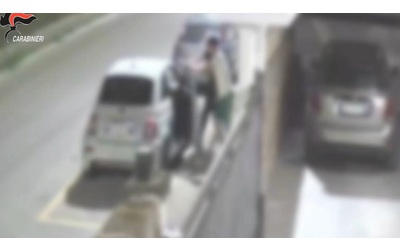 Furti di auto e riciclaggio, arresti tra Puglia e Molise: i video dei “colpi” in strada
