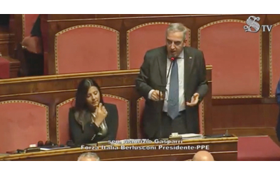 Gasparri show, gira la frittata e minimizza: “Canone Rai? Nessuna spaccatura”. E al Pd: “Entrate in maggioranza”