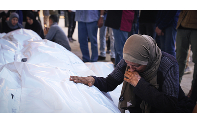 Gaza 300 morti dall inizio della tregua Hamas al Cairo dopo i nuovi raid Netanyahu Via libera Usa Non serve