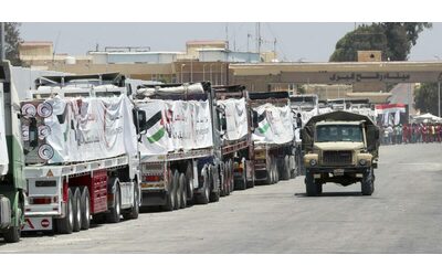 Gaza, appello di oltre 100 ong: “Basta usare gli aiuti come un’arma. Cibo e acqua bloccati mentre i palestinesi vengono affamati”