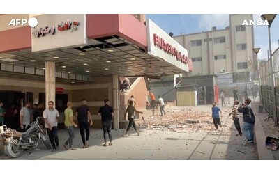 Gaza, attacco aereo israeliano contro l’ospedale Nasser di Khan Yunis: il video