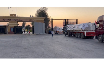 Gaza, i camion di aiuti entrano nella Striscia dal valico di Rafah dopo 150 giorni di chiusura