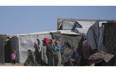 Gaza, il ministero di Hamas: “Israele ha arrestato il direttore dell’ultimo ospedale in funzione”. Tel Aviv non commenta