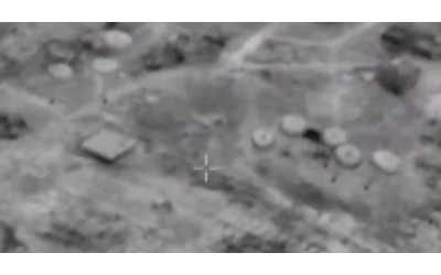 Gaza, l’esercito israeliano pubblica un video con il lancio degli aiuti sulla Striscia