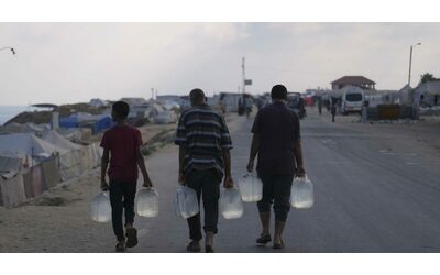 Gaza, la denuncia di Oxfam: “420mila pallet di aiuti fermi fuori dalla Striscia per il blocco...