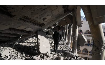 Gaza, la diretta – Israele attacca ancora la Striscia: 13 morti tra Khan Younis e Gaza city. L’Idf: “Colpiti obiettivi di Hamas e Jihad islamica”