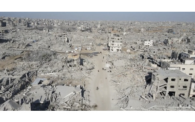 Gaza, la zona orientale è un’enorme distesa di macerie: le impressionanti riprese del drone