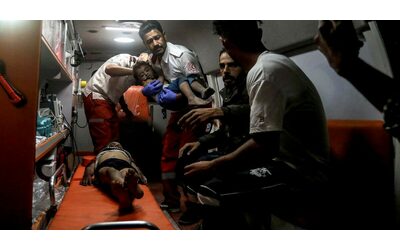 Gaza, nuovo raid israeliano a Rafah: “Un altro missile sugli sfollati, almeno 7 morti”