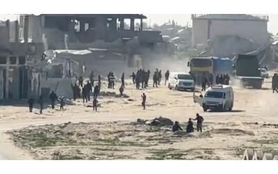 Gaza, raid aereo israeliano vicino a Rafah: due poliziotti uccisi, ambulanze sul posto