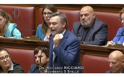 Gaza, Ricciardi (M5s) cita De André: “Segni di una pace terrificante. I palestinesi saranno i pellerossa del XXI secolo”