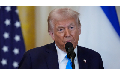 “Gaza riviera del Medio Oriente”: il piano di Trump per il futuro della Striscia (senza palestinesi). Hamas: “Ridicolo e assurdo”