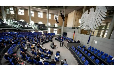 Germania, Scholz a Merz: “Votare con Afd contro i migranti? Un errore imperdonabile, non si giochi d’azzardo”