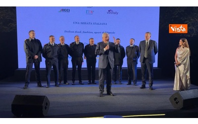 Gheregheghez il grido di battaglia di Tajani insieme ai militari in India Video