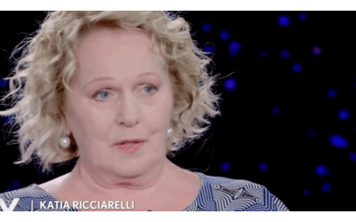 “Giancarlo Magalli è cattivo, qualche sberla gliela darei. Perché dice falsità su me e Baudo? Sono sola, spero di morire col mio cane”: Katia Ricciarelli a Verissimo