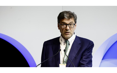 Giorgetti promette un intervento del governo per limitare la corsa dei costi delle bollette energetiche