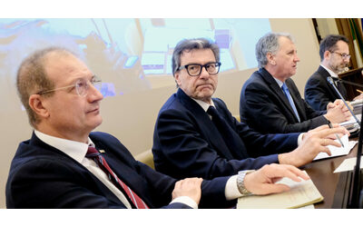Giorgetti: “Spesa per la difesa al 2% già quest’anno. Correttivi in arrivo per acconti Irpef e aumento età pensione”