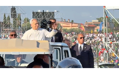 Giubileo dei giovani, bagno di folla per Leone XIV: il giro in papamobile dura 40 minuti – Video