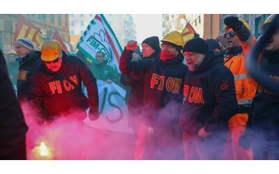 Gli operai dell Ilva bloccano l aeroporto di Genova De Palma Meloni deve dare una risposta urgente