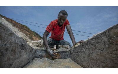 Gli Usa mettono le mani sui giacimenti del Congo: intesa tra Kinshasa e il colosso Kobold. Soldi anche da Bill Gates e Bezos