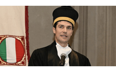 “Grazie ai miei genitori che hanno lavorato instancabilmente per offrirmi opportunità...