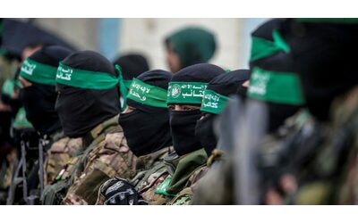 Hamas: “Sì al rilascio degli ostaggi, ma chiarire punti del piano”. Trump: “Accordo entro domenica o l’inferno”