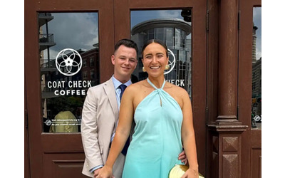 Ho organizzato un appuntamento con un app mentre ero in una citt straniera ma quando lui si presentato insieme al suo amico stato chiaro che era scattato l amore con il suo amico la storia di Leigh Ann Healey