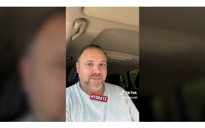 “Ho parlato per tutta la mia vita con un’altra voce. L’ho scoperto un anno fa”. La rivelazione di un tiktoker stupisce: “Ho rischiato di soffocare con il pranzo”