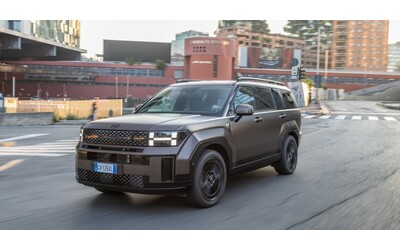 Hyundai Santa Fe debutta il model year 2026 Aggiornamenti su motore dotazioni e gamma