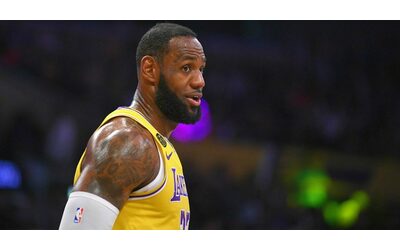 I 40 anni di Lebron James cominciano a farsi sentire: numeri e statistiche non mentono, ma guai a darlo per finito