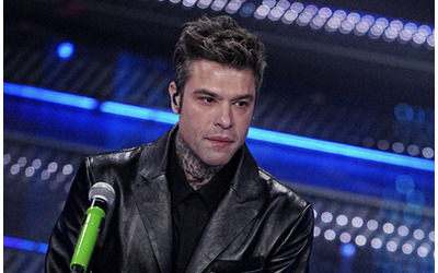 “I giornalisti mi hanno preso in giro”, Fedez risponde alle polemiche per la ‘festa dello stocco’: “Andate orgogliosi dell’evento, il resto mandatelo a fare in c**o” – VIDEO