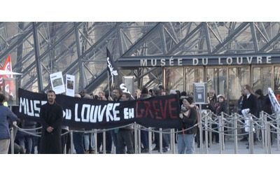 I lavoratori del Louvre votano a favore dello sciopero chiuso il museo di Parigi