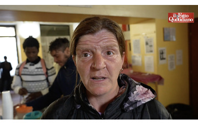 I poveri aumentano, il centro per senza dimora a Torino non regge più: “Dobbiamo chiudere, spazi e soldi non bastano”