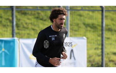 Il calciatore Davide Mansi operato d’urgenza per un aneurisma: come sta il 29enne dopo l’intervento