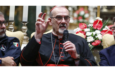 Il cardinale Pizzaballa entra a Gaza con aiuti dopo il raid sulla chiesa. Tajani: “Israele fermi le operazioni militari”