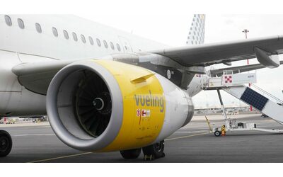 Il caso del gruppo di ragazzi espulsi da un aereo in partenza a Valencia. Israele accusa di antisemitismo. Vueling: “Ragioni di sicurezza”