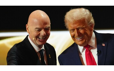 Il comitato etico della Fifa indaga sul presidente Infantino per i rapporti con Trump Violazione del dovere di neutralit