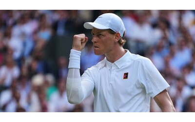 “Il gomito non fa male, ma continuerò a usare la fascia elastica. E a Wimbledon anch’io ero sorpreso”: parla Sinner