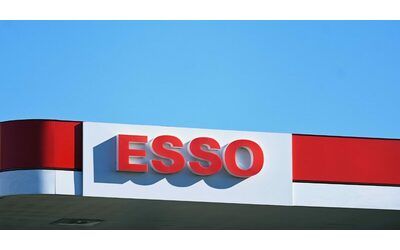 Il marchio di distributori Esso torna in mani italiane: acquisito da un consorzio per 425 milioni di euro