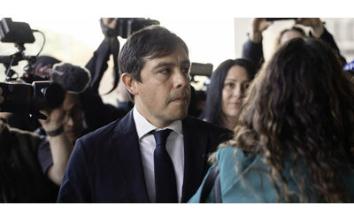 Il medico che ha venduto la ketamina alla star di Friends Matthew Perry condannato a 2 anni e mezzo di prigione Salvador Plasencia si dichiarato colpevole