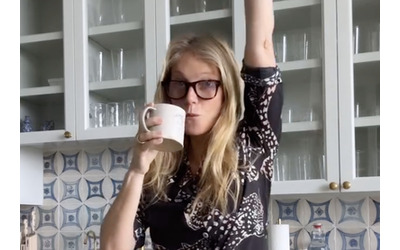 “Il modo di bere il caffè di Gwyneth Paltrow nasconde dei rischi, meglio non fare come lei. Bene invece quando ammette di mangiare un noto biscotto la sera, nutrirsi bene vuol dire equilibrio”: parlano gli esperti