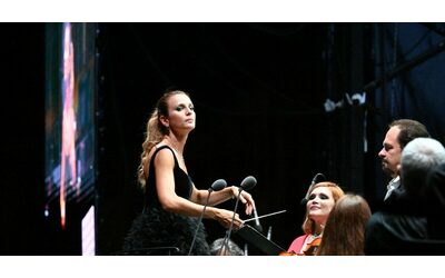 Il pacco di Natale della Fenice ai dipendenti dopo il caso Venezi bloccato il bonus I sindacati Scelta punitiva